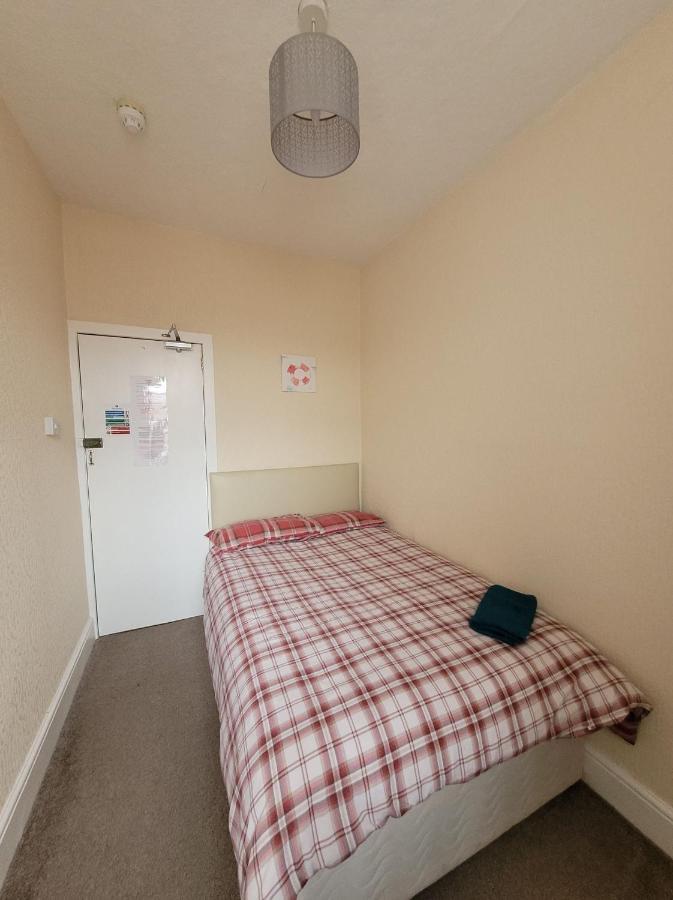 Bed and Breakfast The Clevedon à Blackpool Extérieur photo
