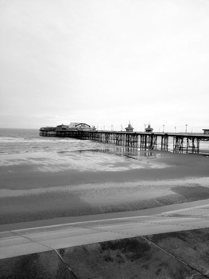 Bed and Breakfast The Clevedon à Blackpool Extérieur photo